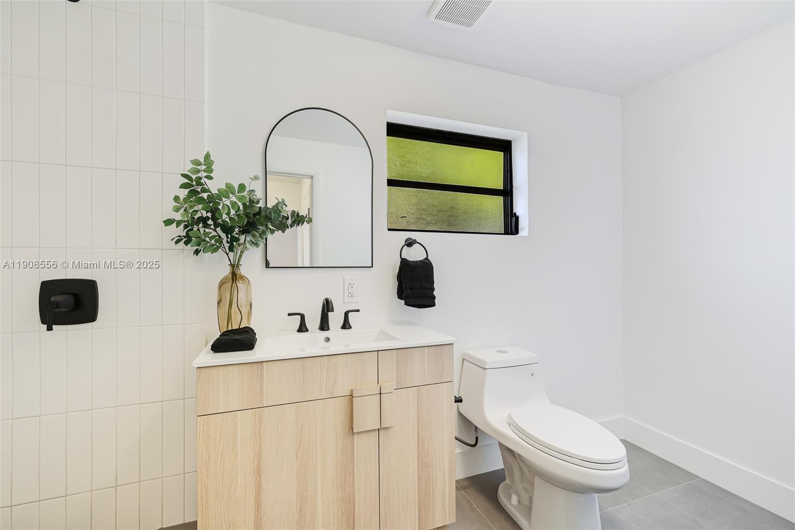 GRAPELAND HEIGHTS - Residential Lease