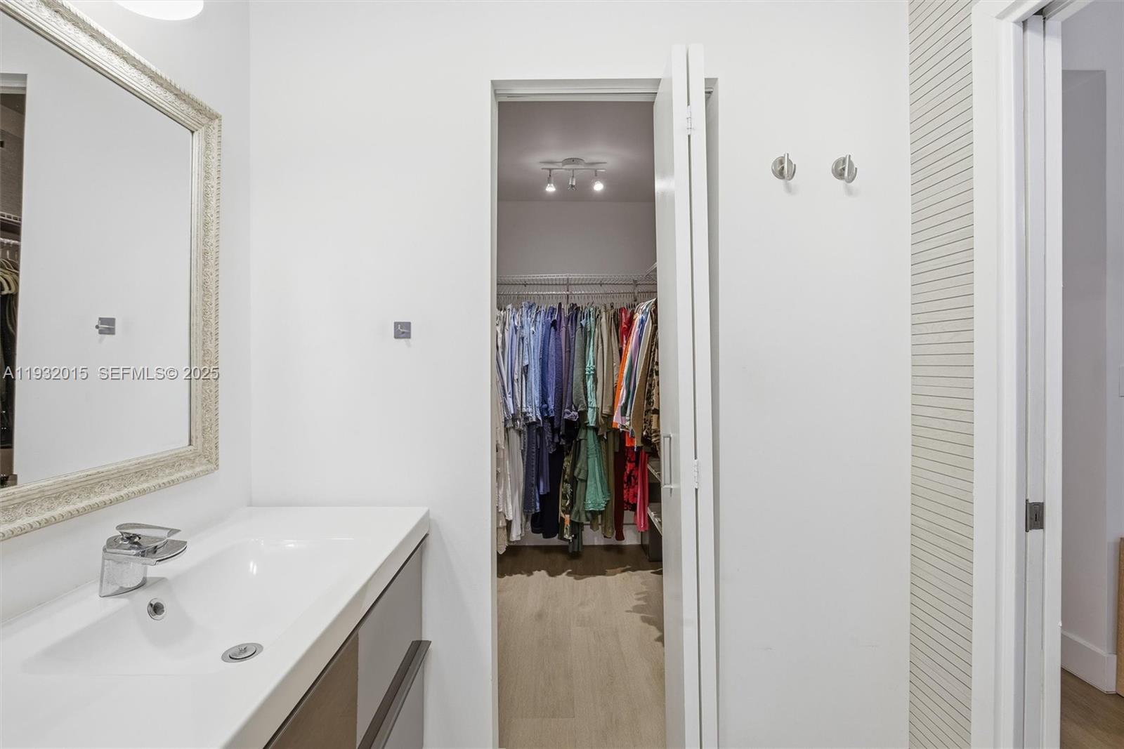 DORAL PALMS - Residential Lease