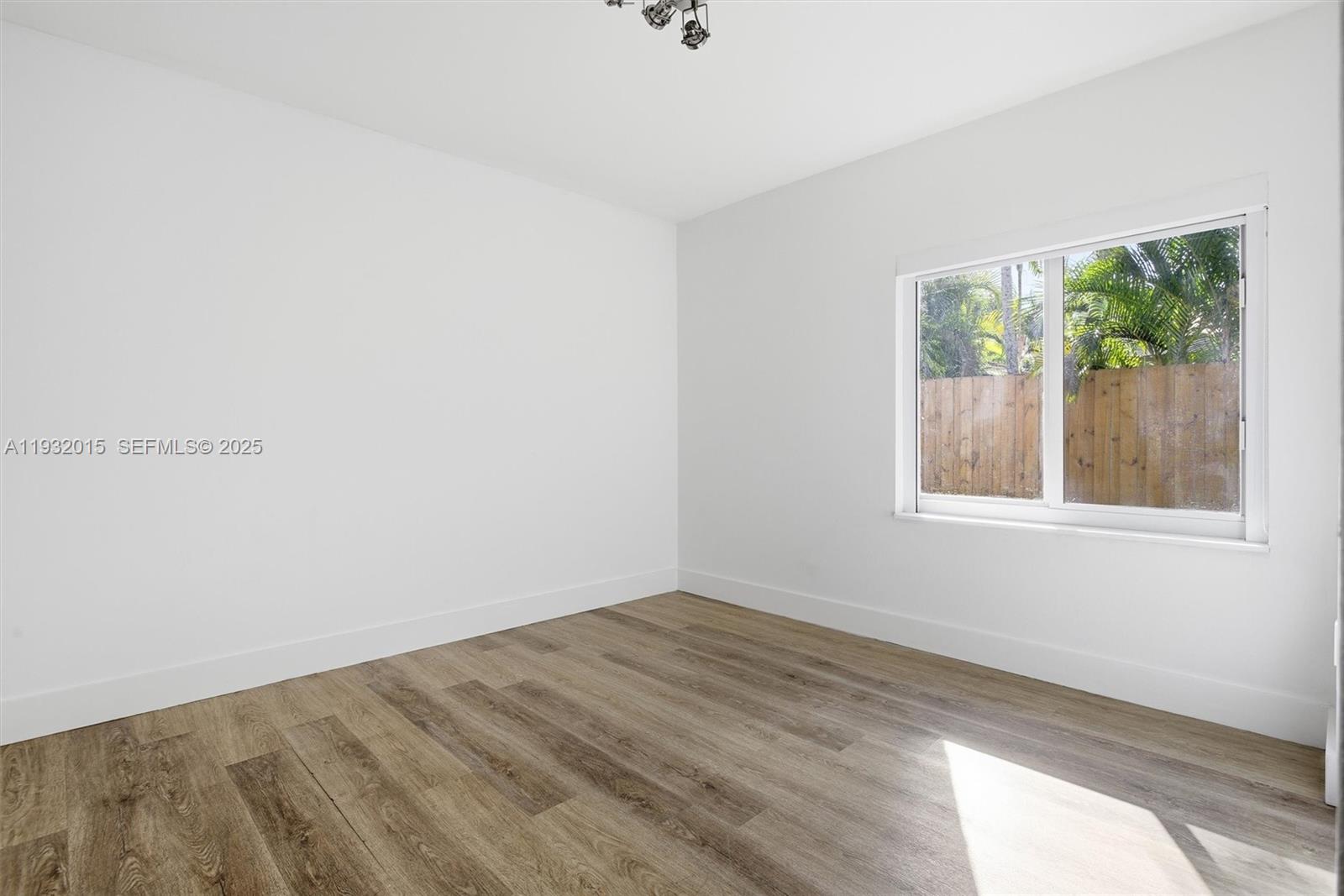 DORAL PALMS - Residential Lease