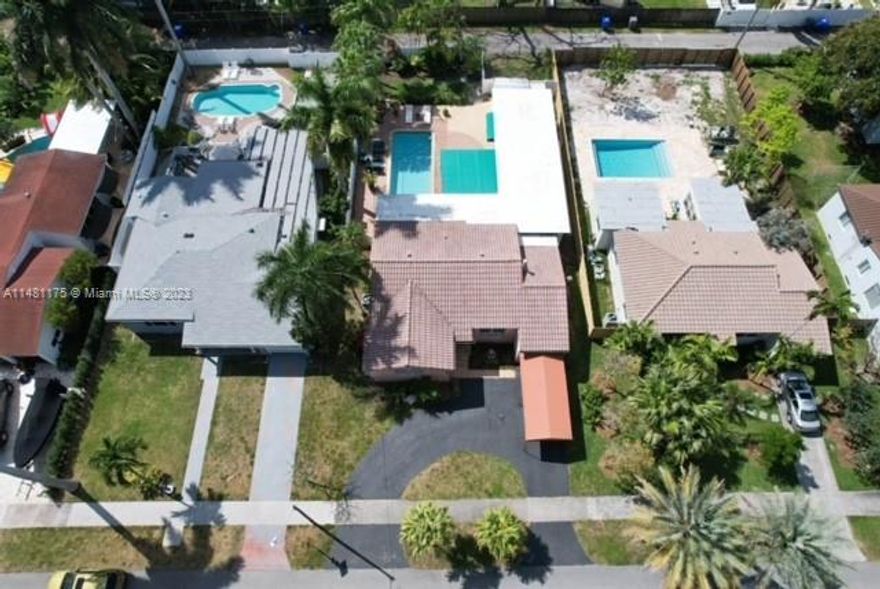 ***Paradise for Family in Miami/Hollywood. Completely Renovated. 5 Bedrooms, 4 Bathrooms. New Furniture. Patio
Furniture. BBQ. Pool. Fence. Patio. Parking for 4 Cars. Steps to US1. Minutes from Hollywood Beach and the
Boardwalk. Near Fort Lauderdale International Airport, Shopping, Food Stores, Gulfstream Park, Young Circle, restaurants, etc..
***Attentions to investors: that kind of property given to investors opportunities to rent that property even in low market at high reasonable market rent price*** For Showings, please provide 24-48 Hours notice*****