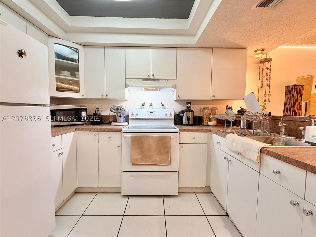 Photo of 3730 Inverrary Dr #1G, Lauderhill, FL 33319 (MLS # A12073836)