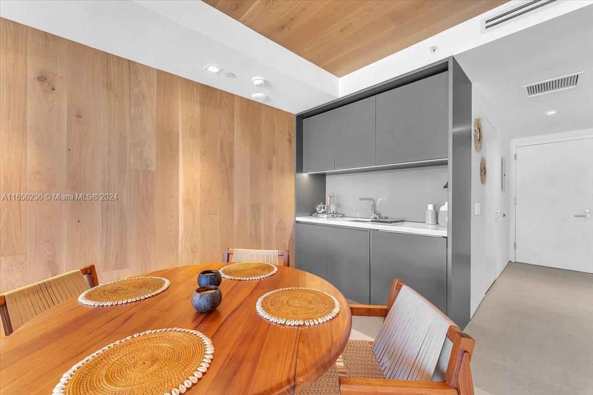18975 COLLINS CONDO - Residential