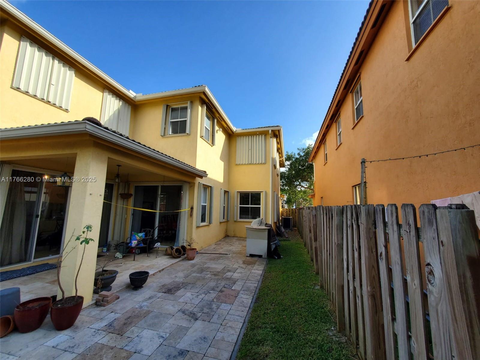 ISLANDS AT DORAL 1ST ADDN - Residential