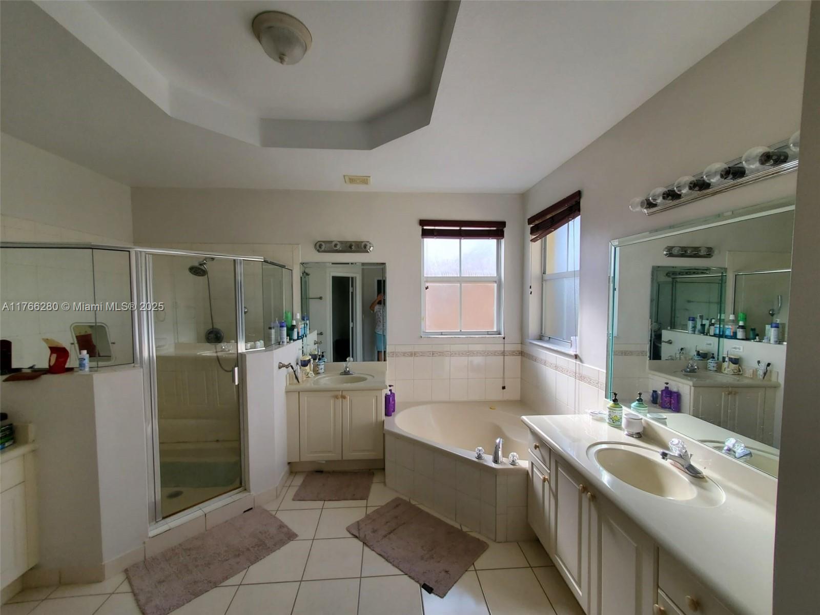 ISLANDS AT DORAL 1ST ADDN - Residential