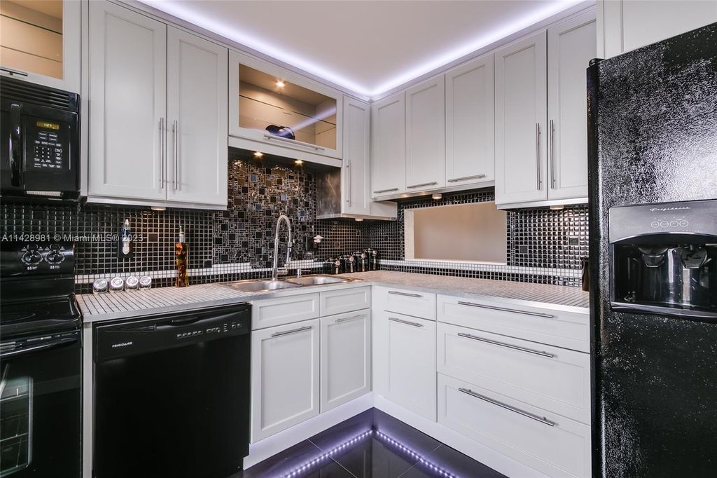 Photo of 5100 Washington St #303, Hollywood, FL 33021 (MLS # A11428981)