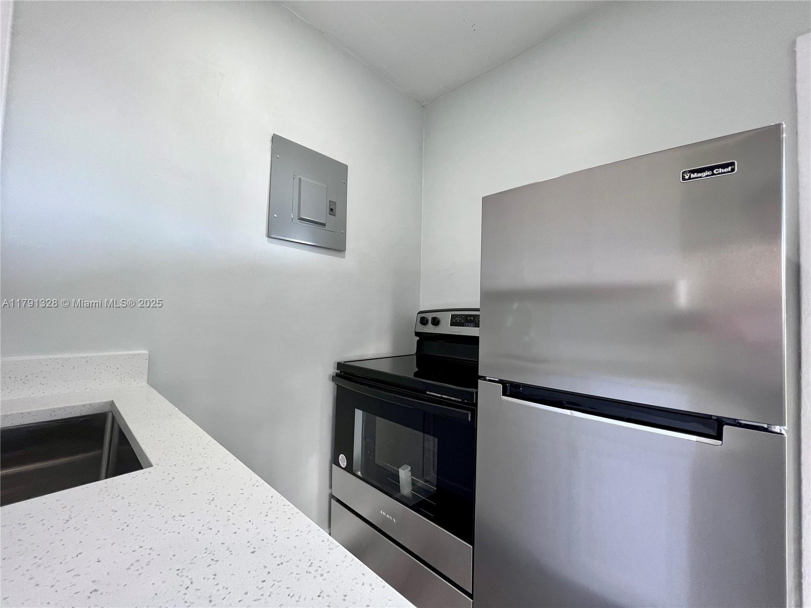 Rental Property at 2901 Nw 18th St 21, Fort Lauderdale, Broward County, Florida - Bedrooms: 1 
Bathrooms: 1  - $1,295 MO.
