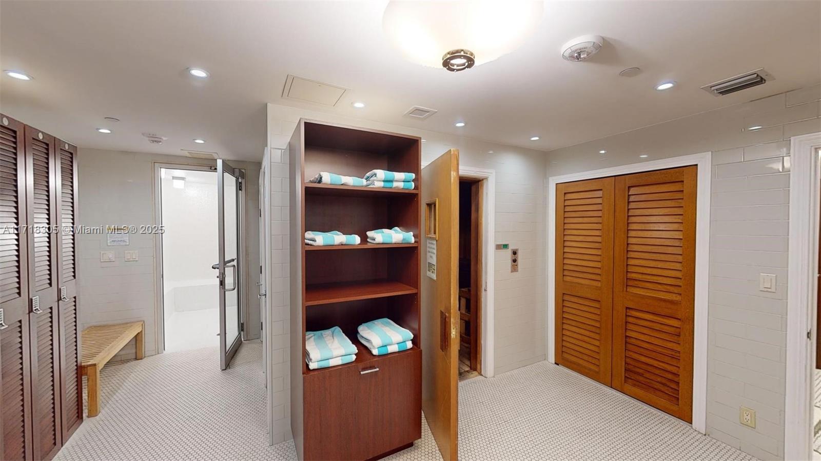 TURNBERRY ISLE SOUTH COND - Residential Lease