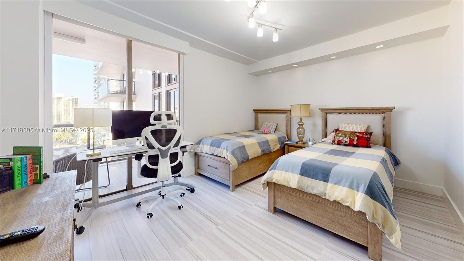 TURNBERRY ISLE SOUTH COND - Residential Lease