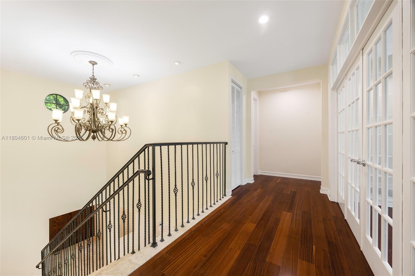 UNIVERSITY PLACE - Residential