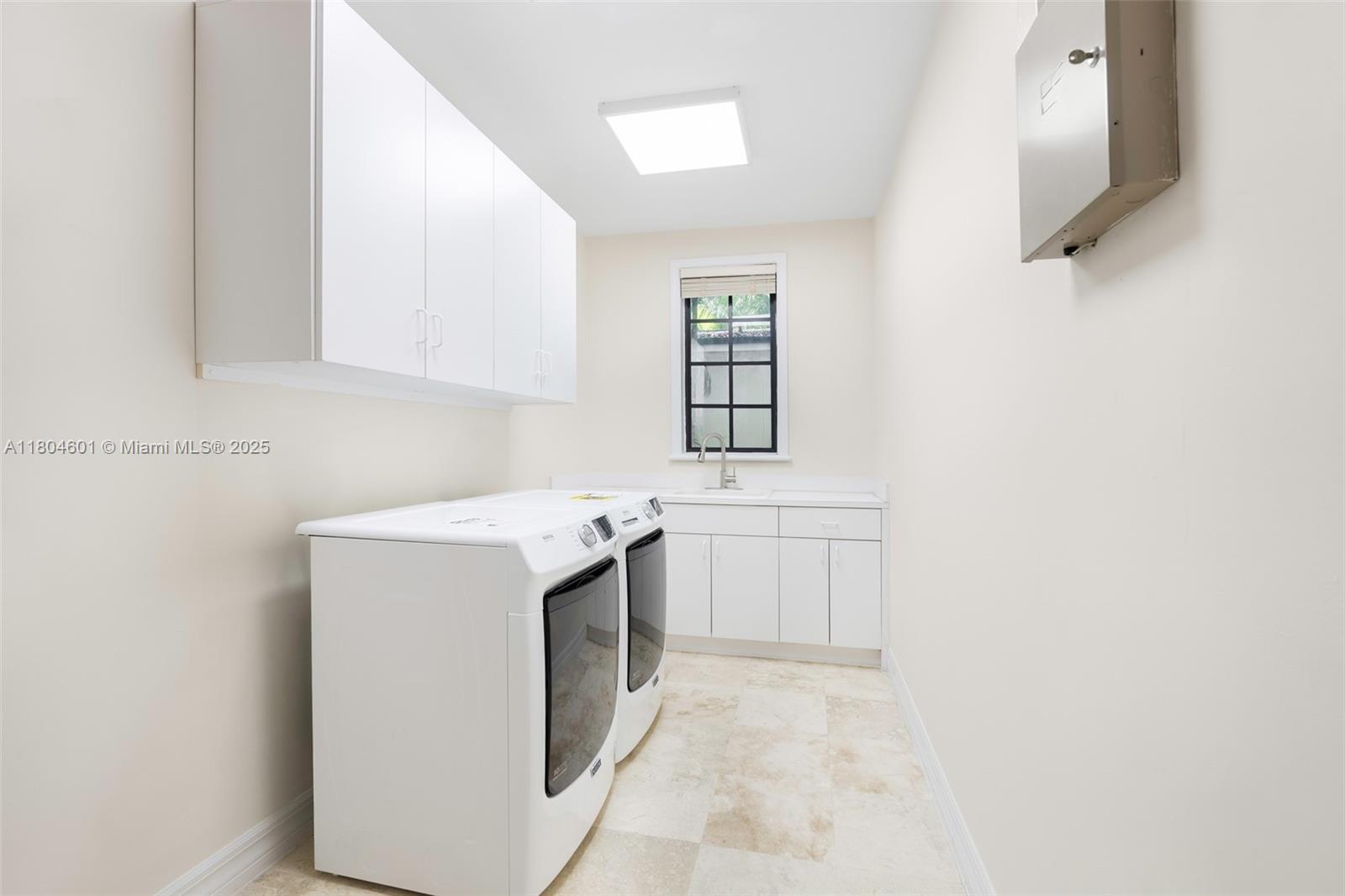 UNIVERSITY PLACE - Residential