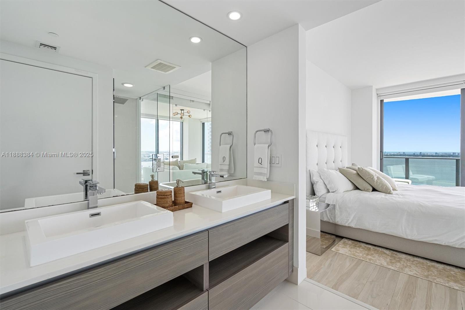 ICON BAY CONDO - Residential Lease