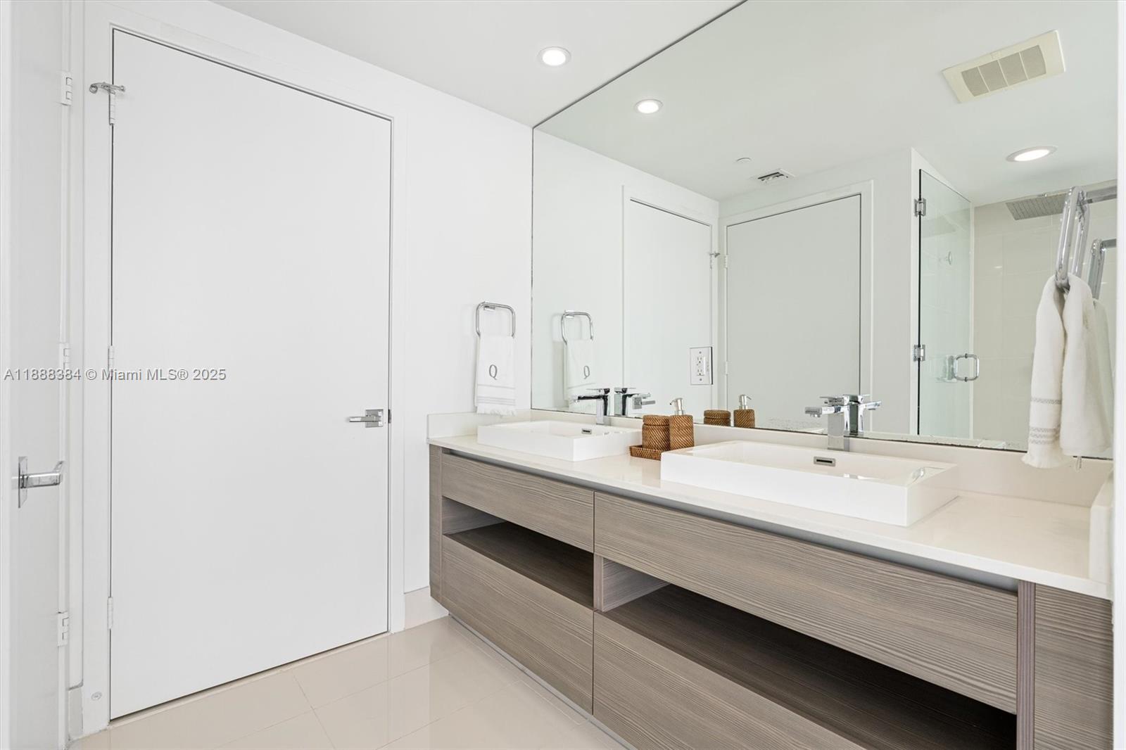 ICON BAY CONDO - Residential Lease