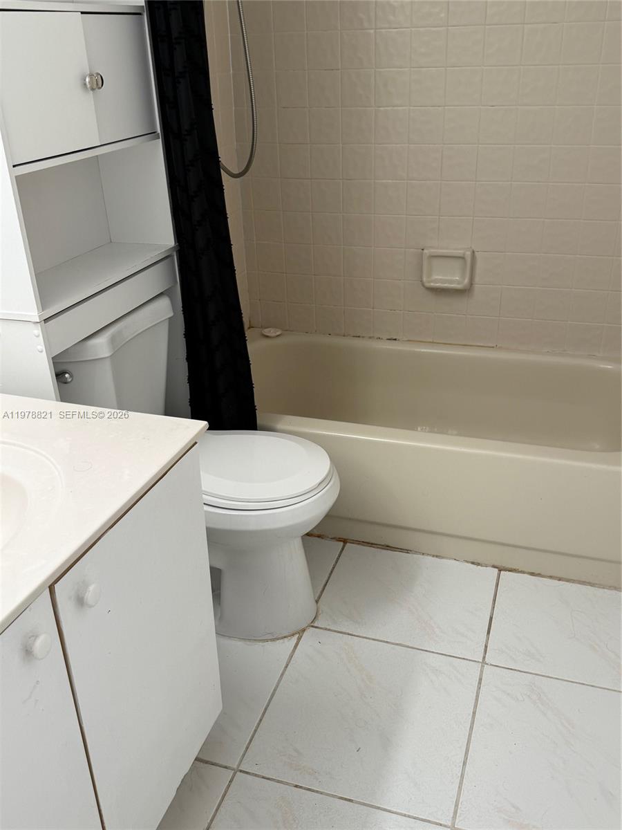 LAKEWOOD VILLAGE - Residential