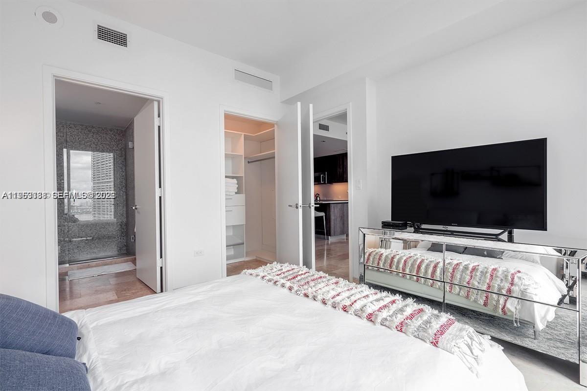 REACH CONDO - Residential