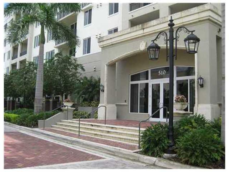 ELEGANT BUILDING IN THE HEART OF PLANTATION. SPECTACULAR LOBBY WITH 24 HS CONCIERGE. TOP QUALITY EUROPEAN STYLE KITCHEN WITH STAINLESS STEEL APPLIANCES AND GRANITE COUNTERTOP. RESIDENT'S CLUBROOM, LIBRARY, FITNESS CENTER FULLY EQUIPPED AND SAUNA.WOOD lIVI NG AND DINING AREA ,CARPET IN BETHROOMS. 2 ASSIGNED COVERED AND SECURE PARKING SPACES.