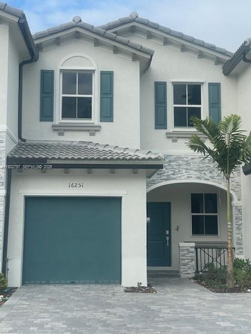 Gorgeous 3 bed / 2.5 bath brand new townhome in the great community of Cedar Point!! property has amazing features open spaces downstairs with a lot of storage, a bright white kitchen with a beautiful quartz counter top and stainless steel appliances, fully fence backyards, the upstairs rooms has all the space that you need to be comfortable.Ameizings amaneties. Do not miss the opportunity. NO CARPET AND ONLY TWO MONTHS TO ENTER