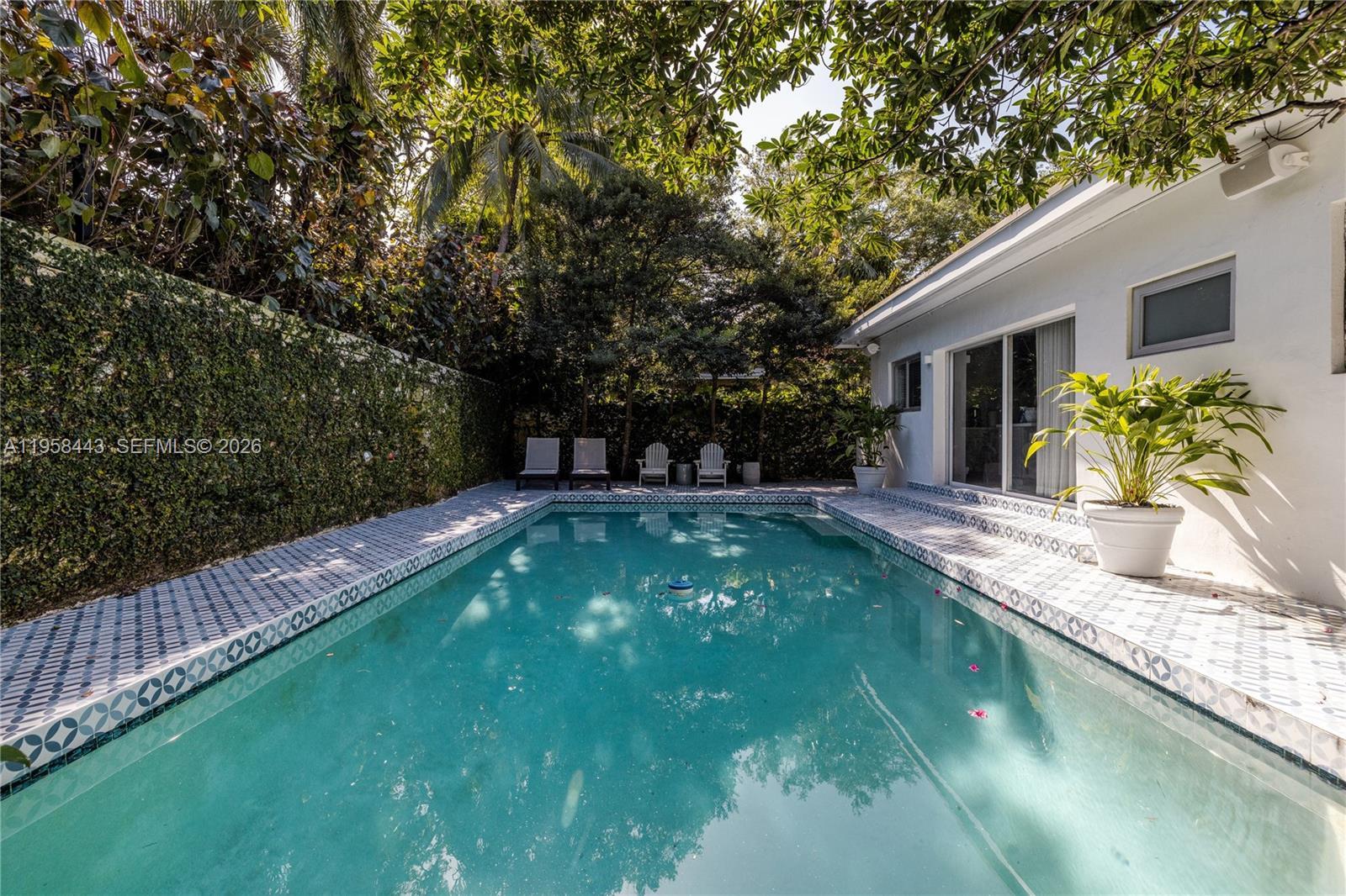 SHERWOOD FOREST - Residential