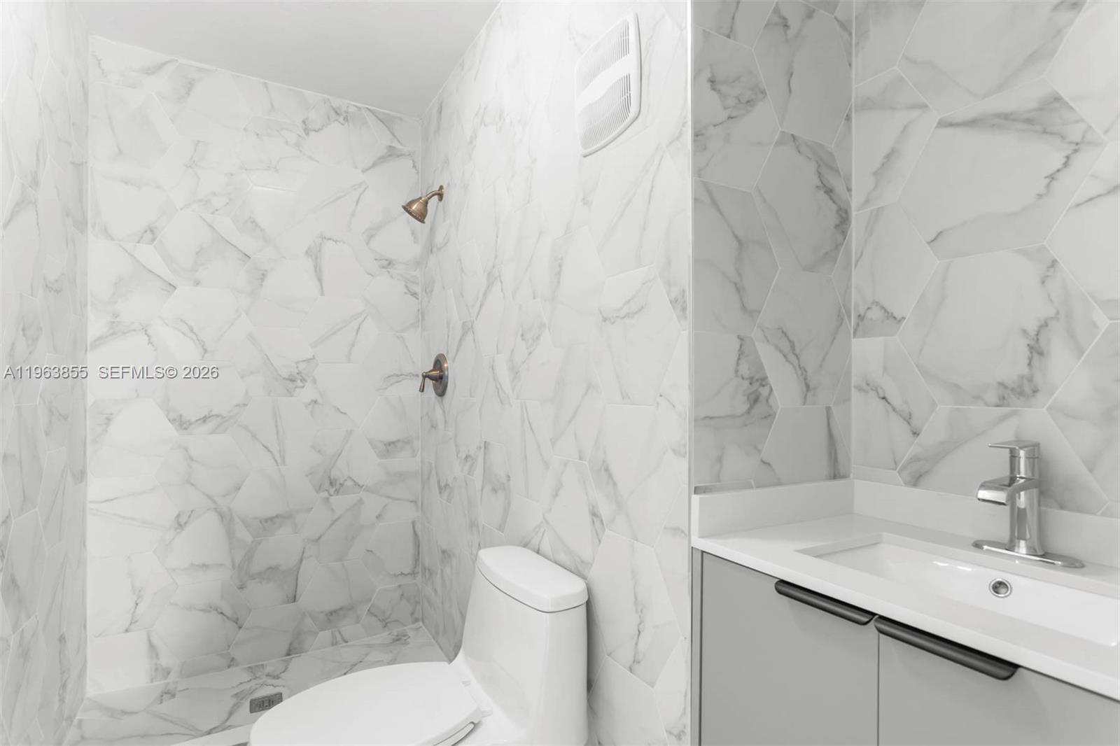 BEACH CLUB VILLAS CONDO II - Residential Lease