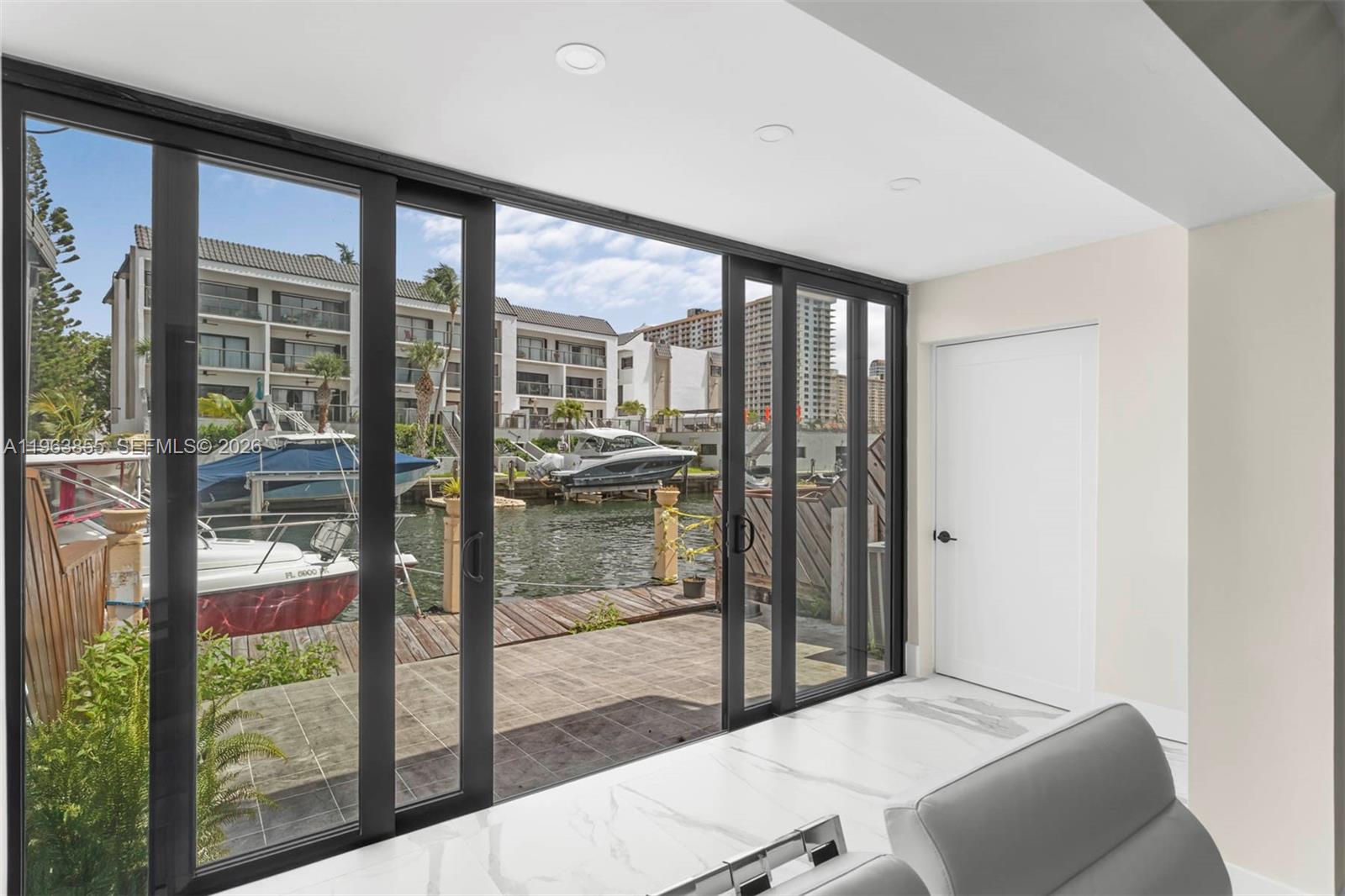 BEACH CLUB VILLAS CONDO II - Residential Lease