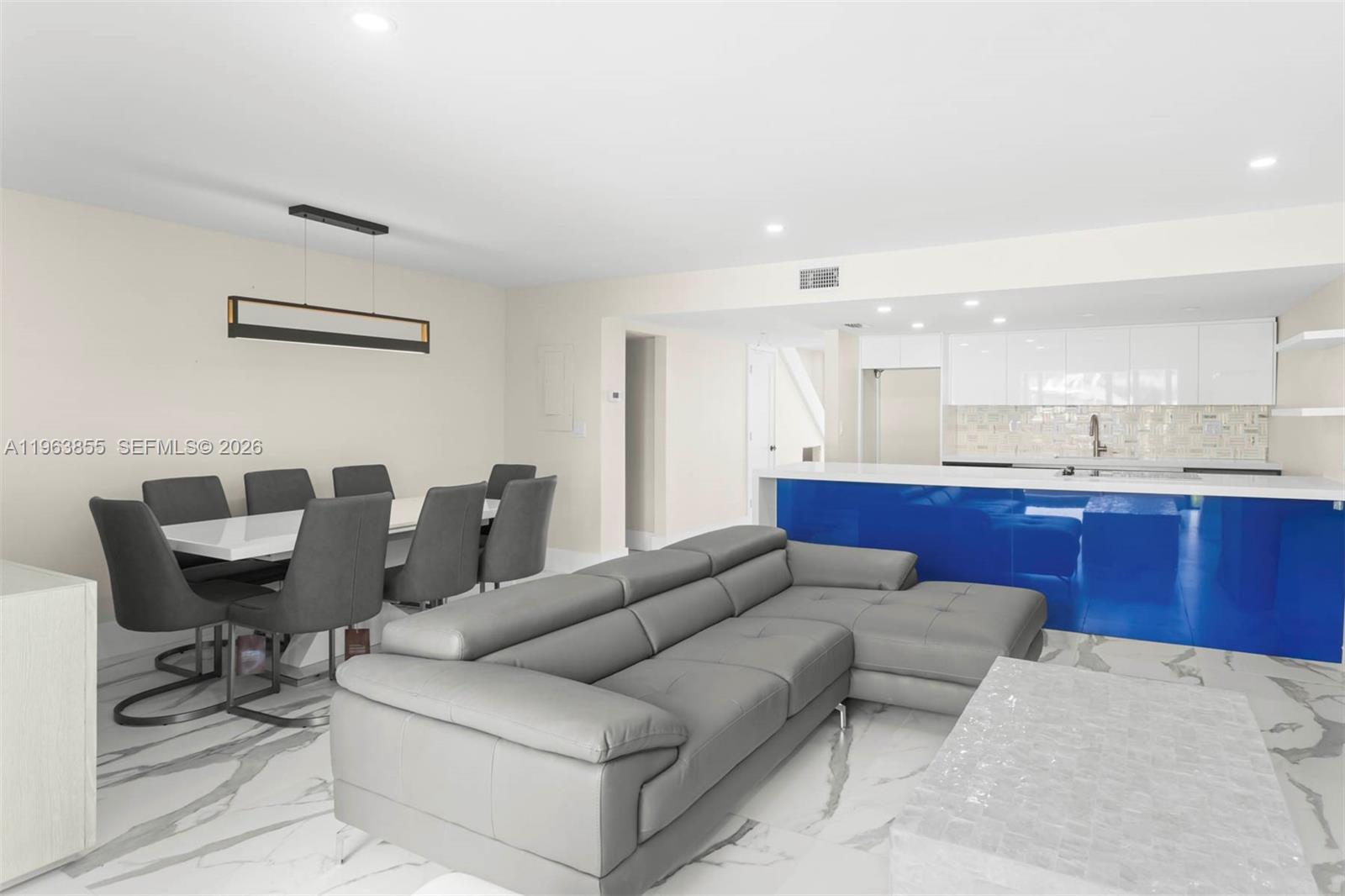 BEACH CLUB VILLAS CONDO II - Residential Lease