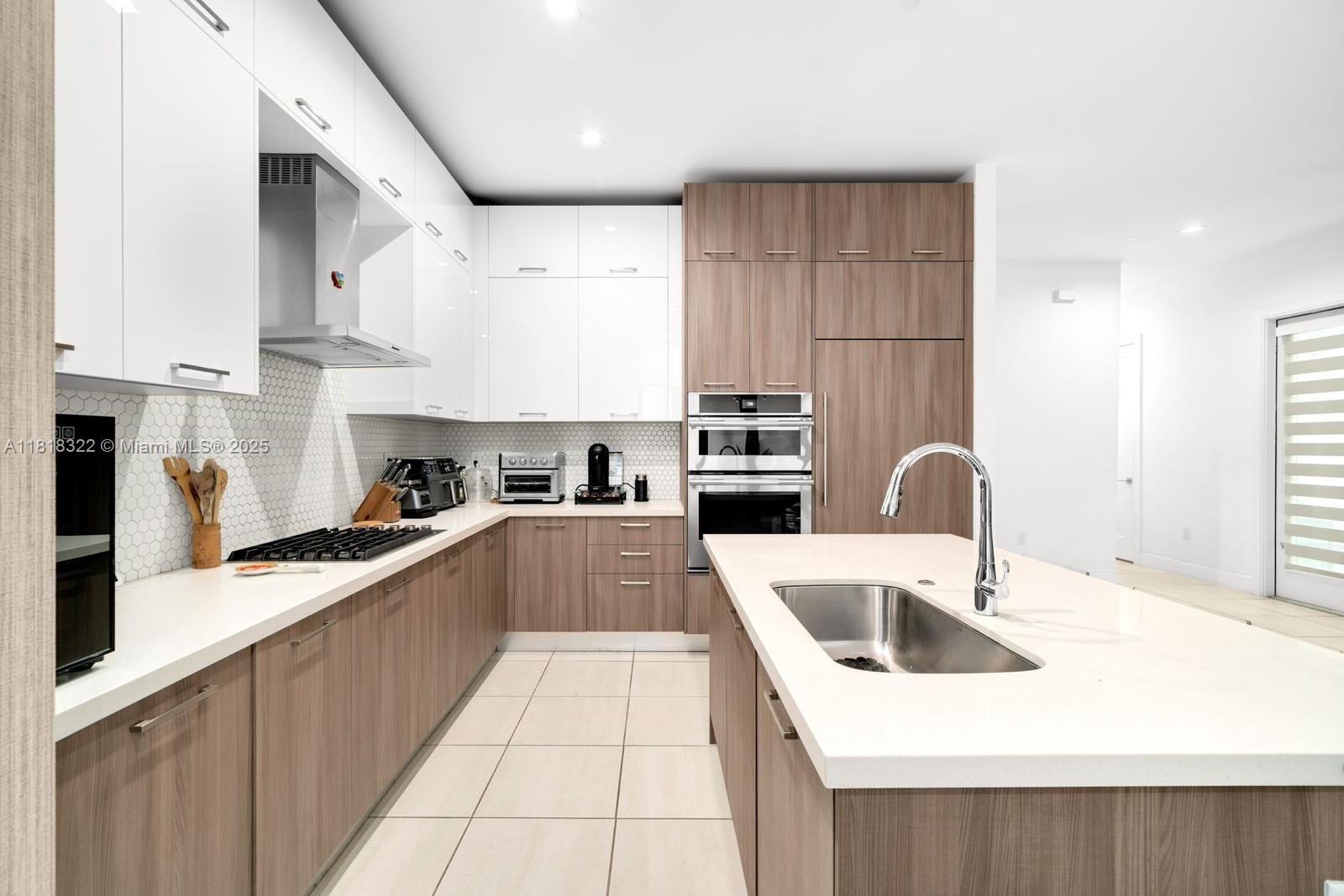 DOWNTOWN DORAL SOUTH PHAS - Residential