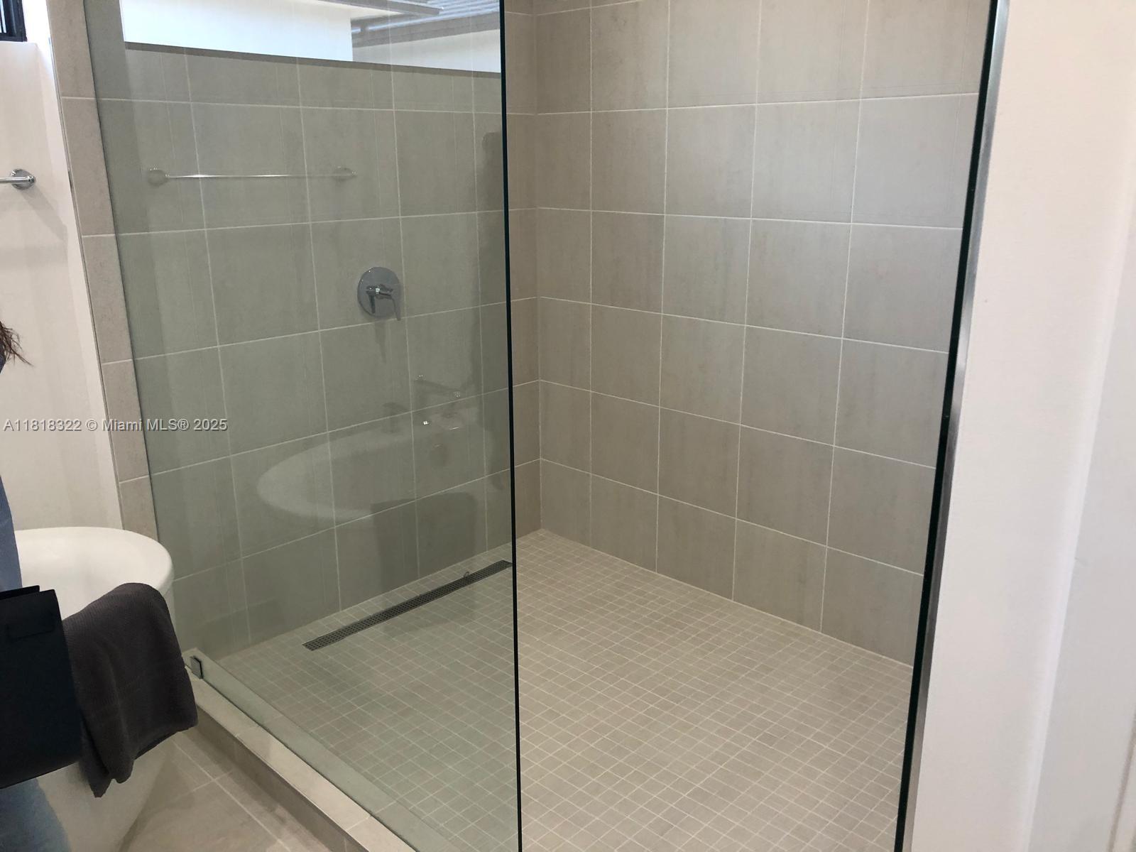 DOWNTOWN DORAL SOUTH PHAS - Residential