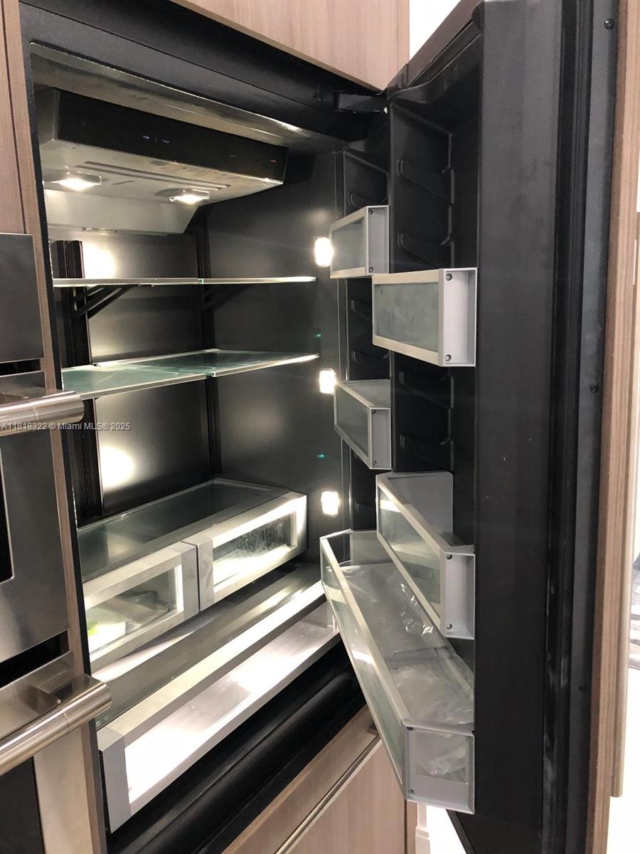 DOWNTOWN DORAL SOUTH PHAS - Residential