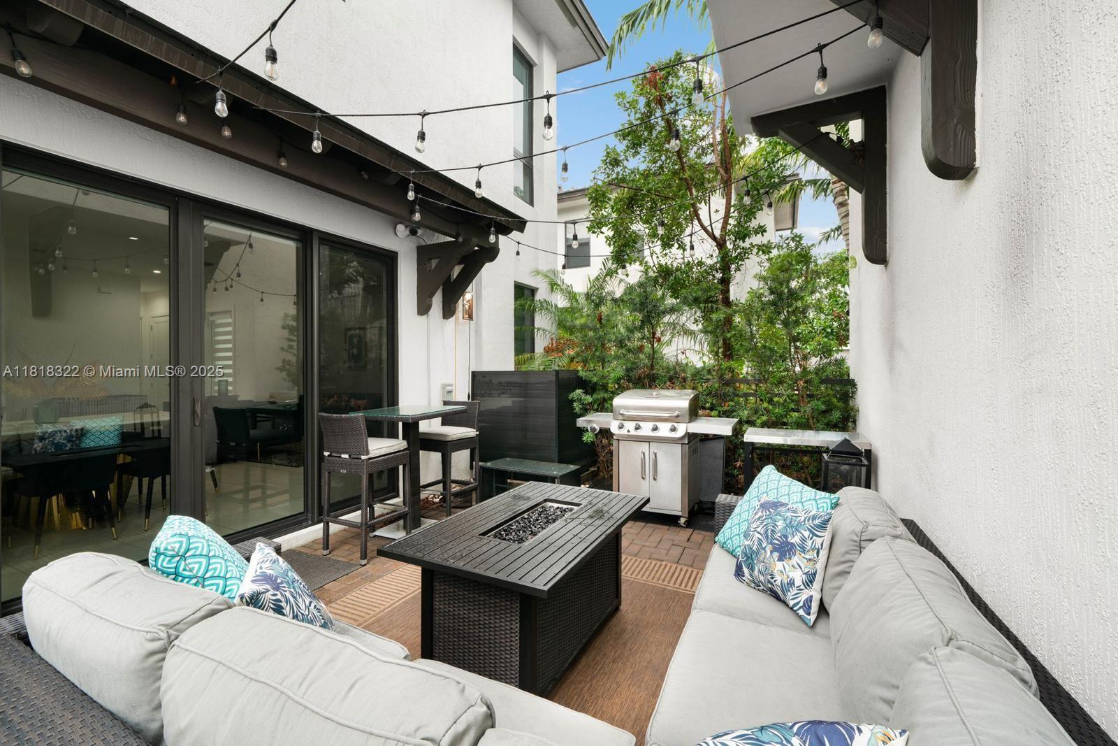 DOWNTOWN DORAL SOUTH PHAS - Residential