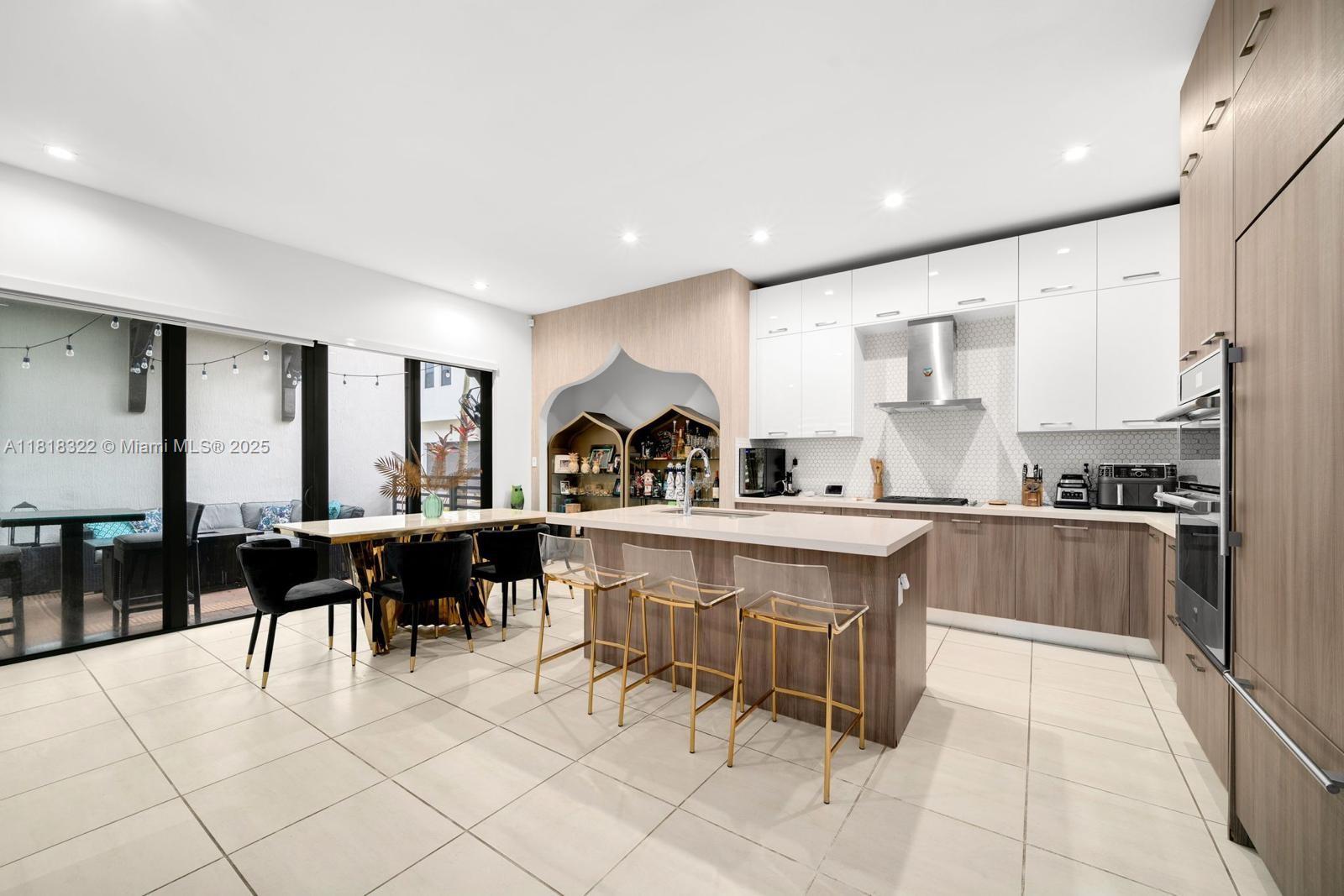 DOWNTOWN DORAL SOUTH PHAS - Residential