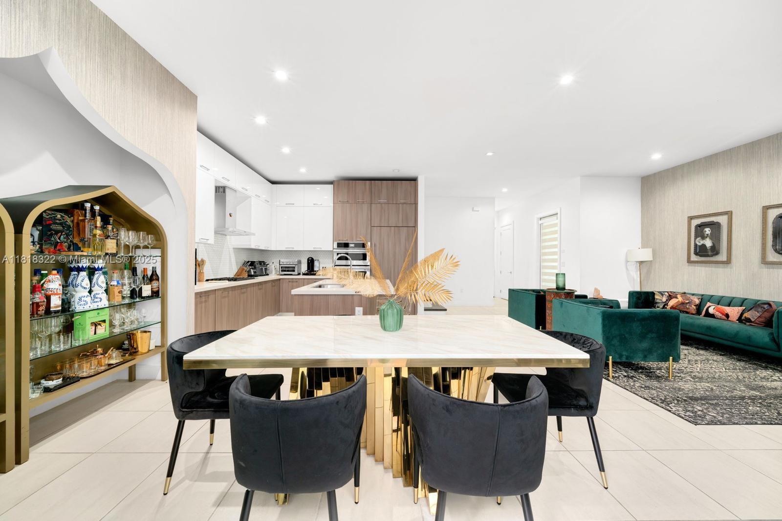 DOWNTOWN DORAL SOUTH PHAS - Residential