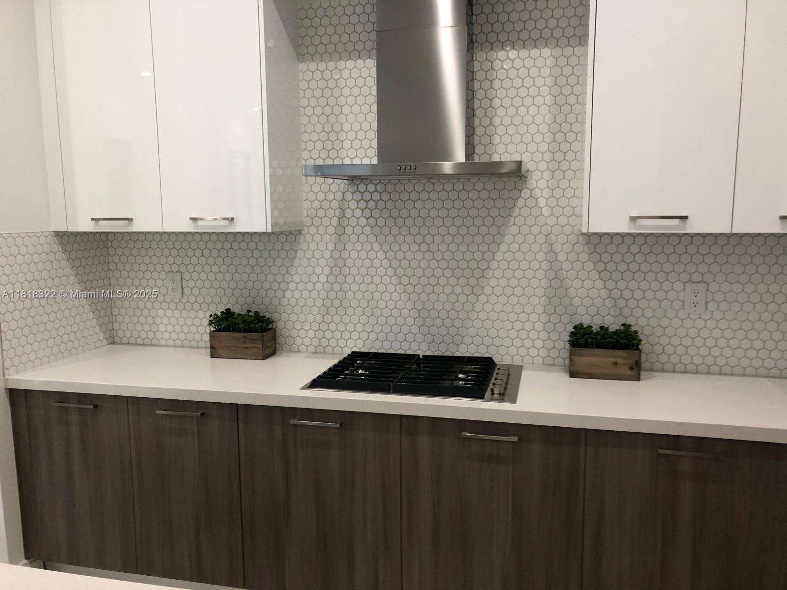 DOWNTOWN DORAL SOUTH PHAS - Residential