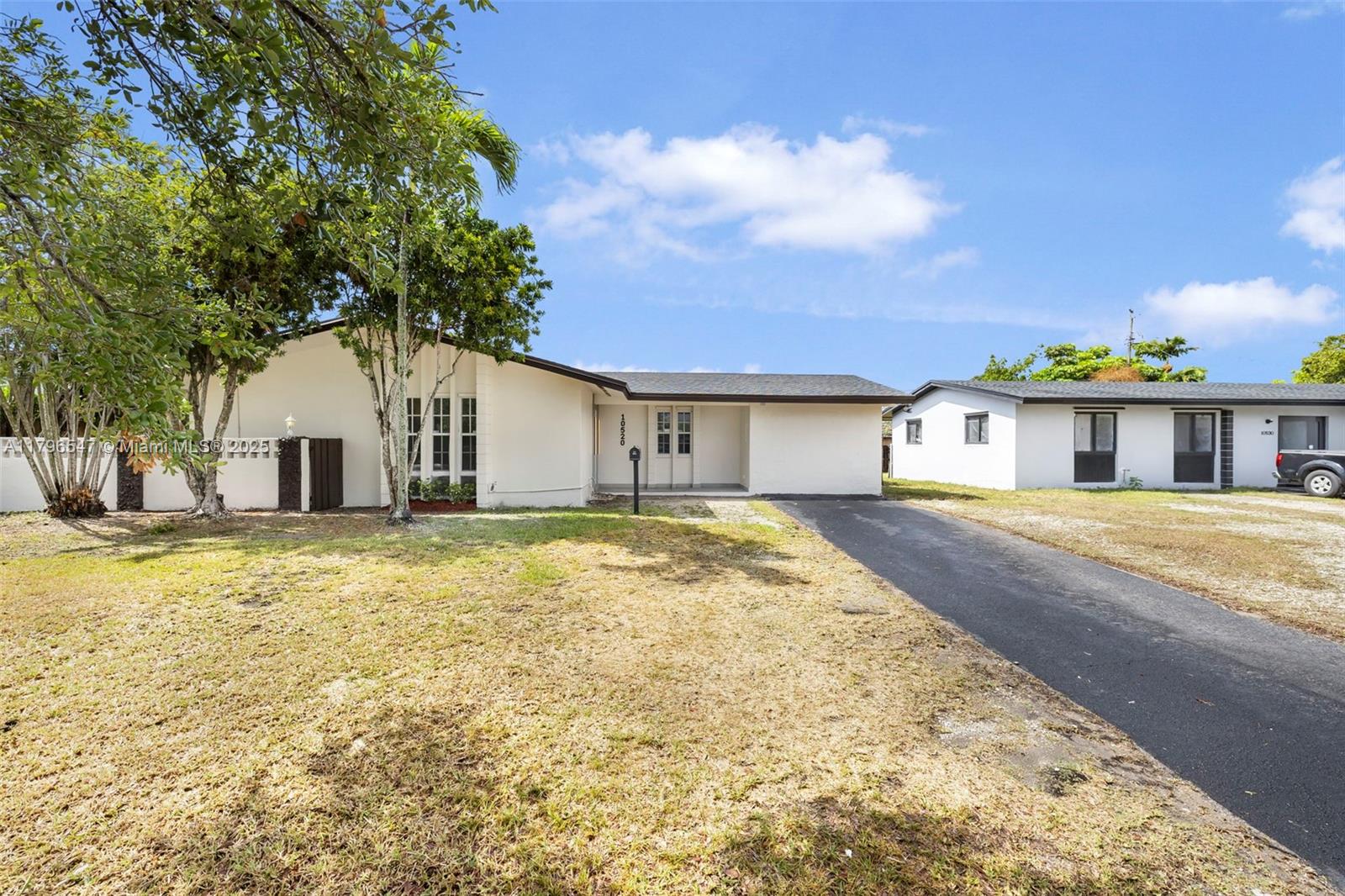10520 Sw 160th St, Miami, Broward County, Florida - 4 Bedrooms  
3 Bathrooms - 