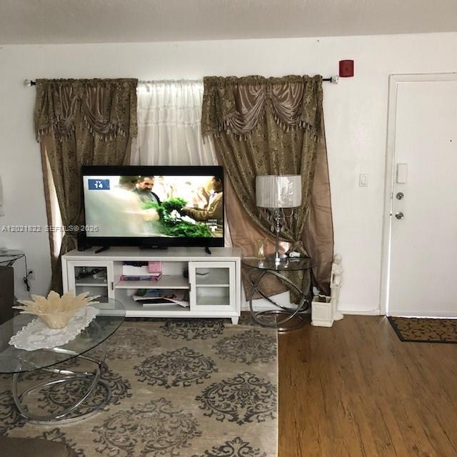 LAUDERDALE OAKS CONDO I - Residential Lease