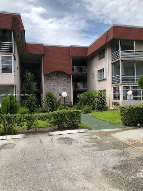 LAUDERDALE OAKS CONDO I - Residential Lease