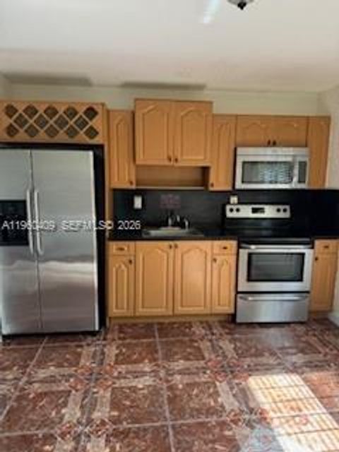 2796A NW 88th St A Miami FL 33147