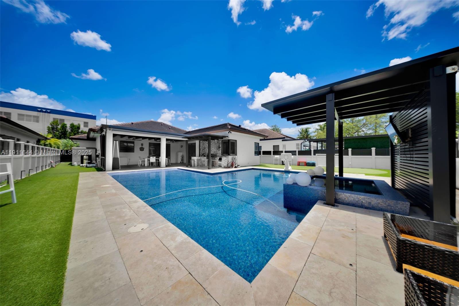 GAVICAR VILLAS - Residential Lease