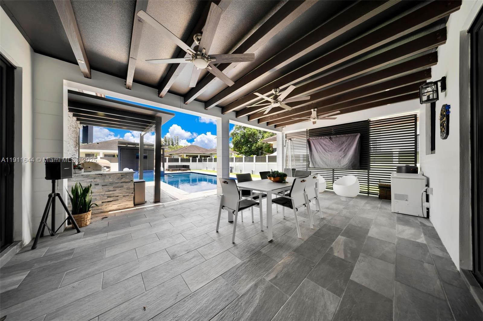 GAVICAR VILLAS - Residential Lease