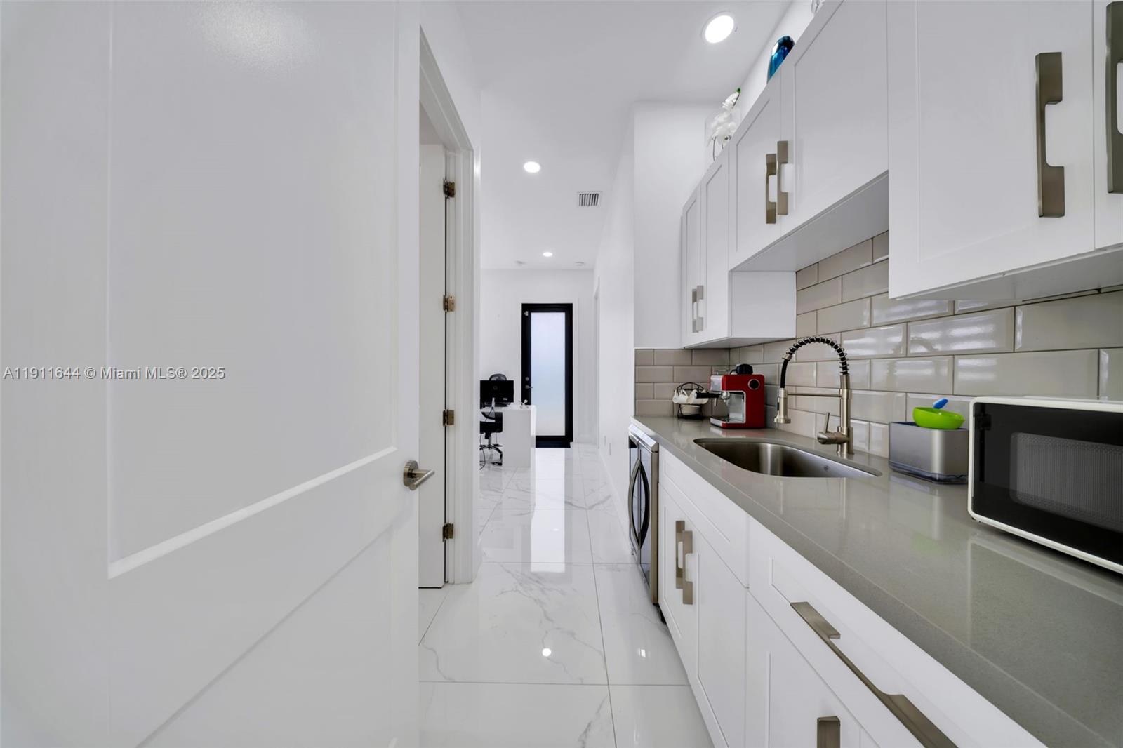 GAVICAR VILLAS - Residential Lease