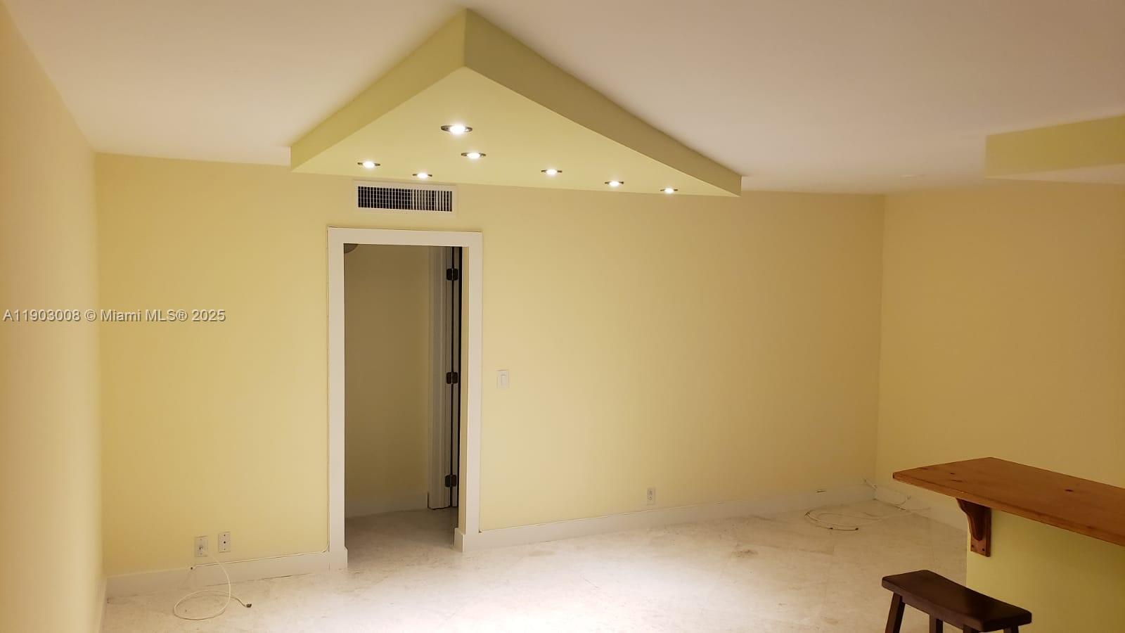 LSOLEI AT HALLANDALE BEAC - Residential Lease