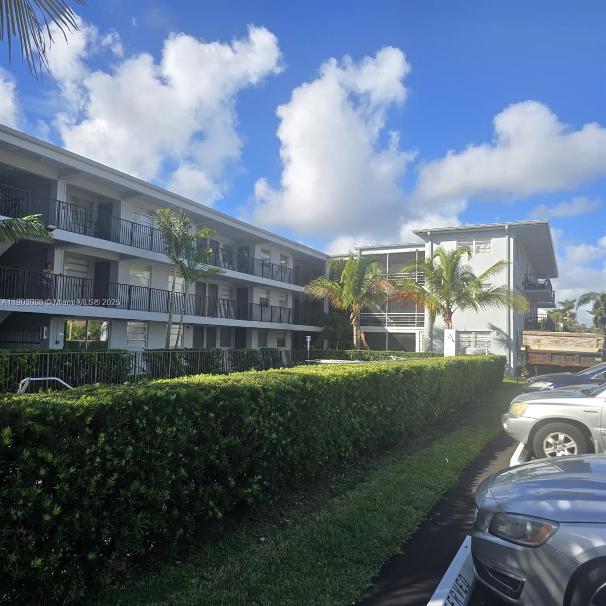 LSOLEI AT HALLANDALE BEAC - Residential Lease