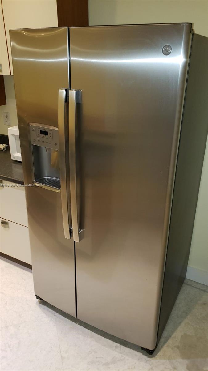 LSOLEI AT HALLANDALE BEAC - Residential Lease