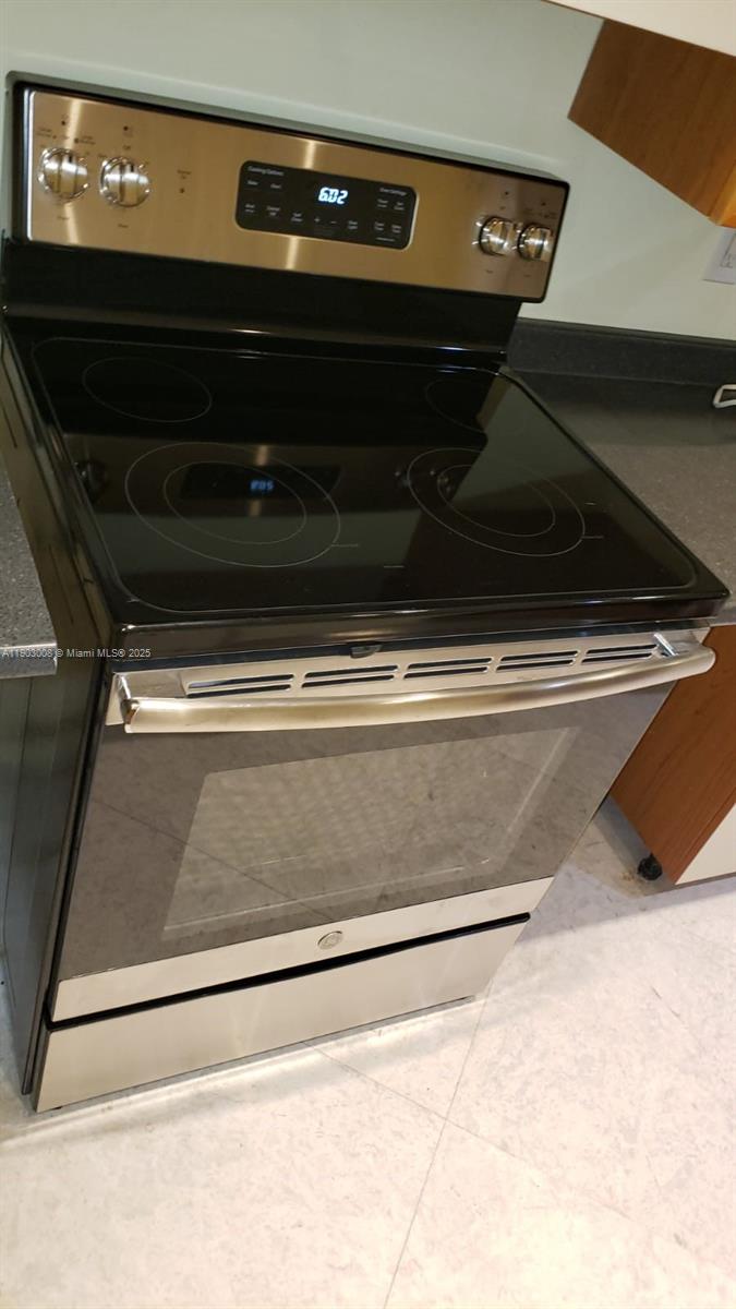 LSOLEI AT HALLANDALE BEAC - Residential Lease