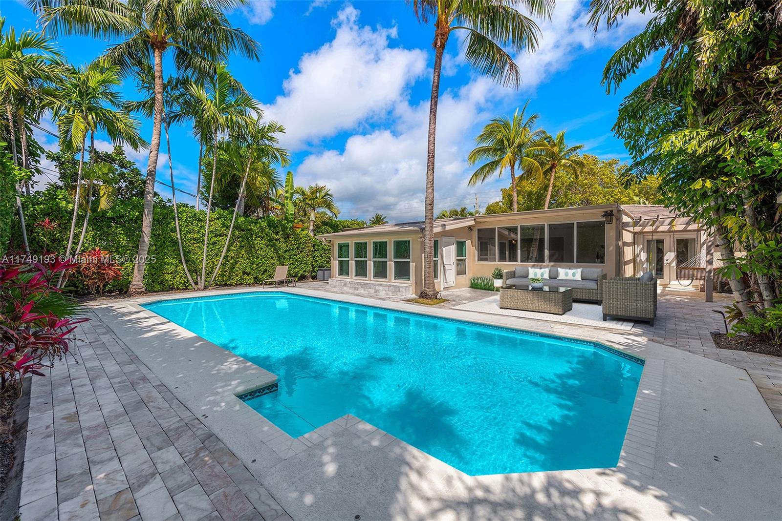 Property for Sale at 250 N Shore Dr, Miami Beach, Miami-Dade County, Florida - Bedrooms: 3 
Bathrooms: 3  - $1,899,000