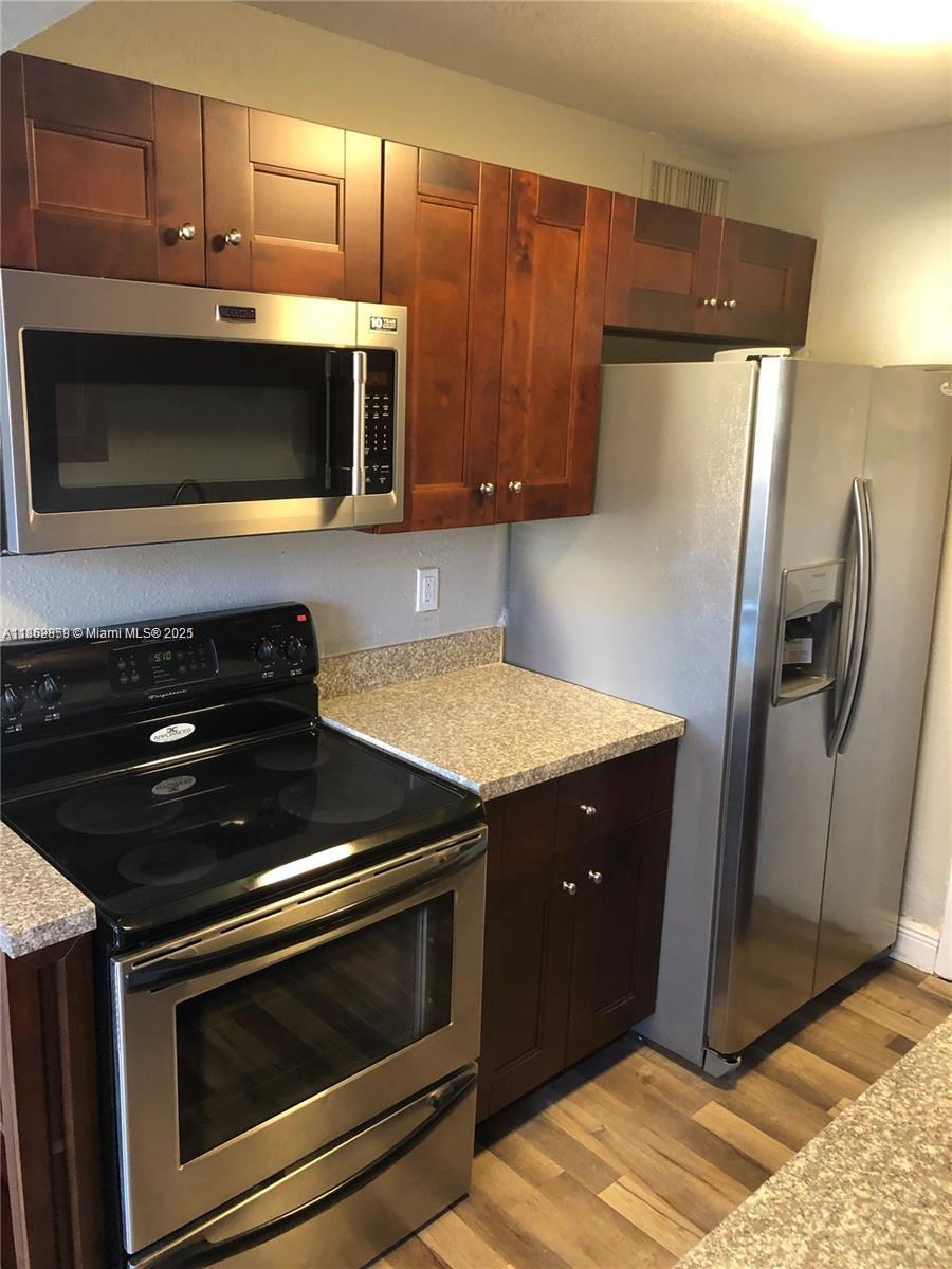 3 bedroom apartment for rent. Great location. Update kitchen. Ready to move in.