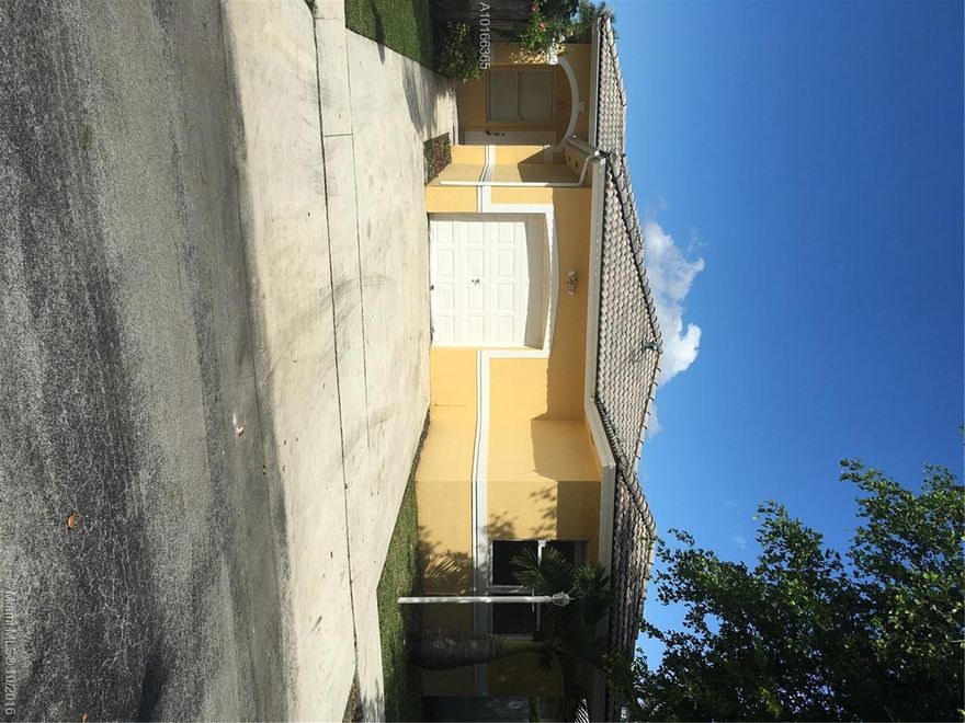 Spacious lakefront property. Perfect family home near great schools and shopping centers. No pets allowed.  Owner requests police report, credit report and national background check. First, last and security deposit are required. Submit all offers at realtyofmiami@gmail.com