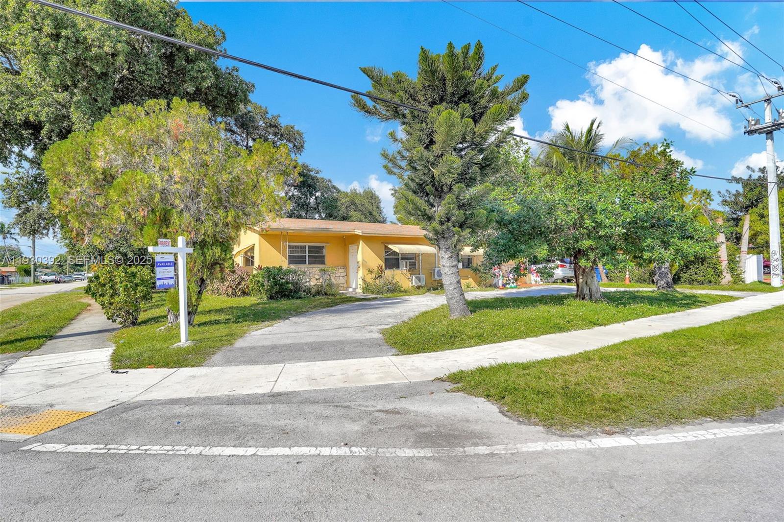 ARCH CREEKS ESTATES - Residential Lease