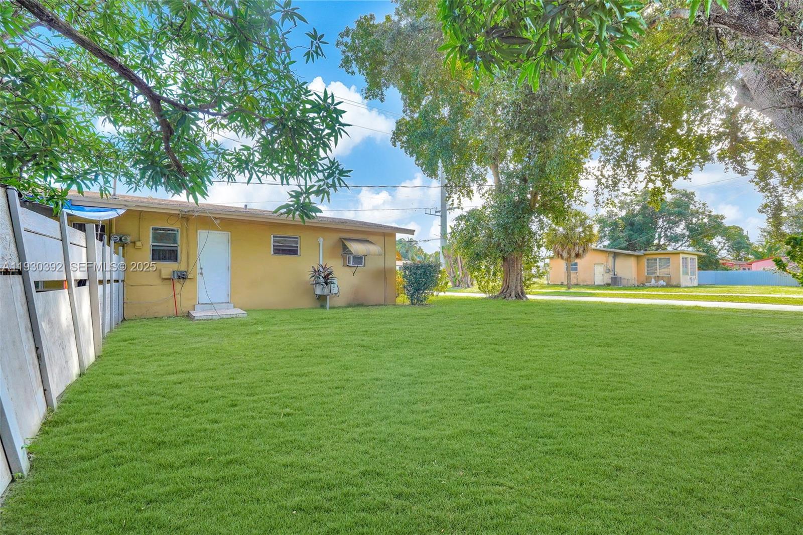 ARCH CREEKS ESTATES - Residential Lease