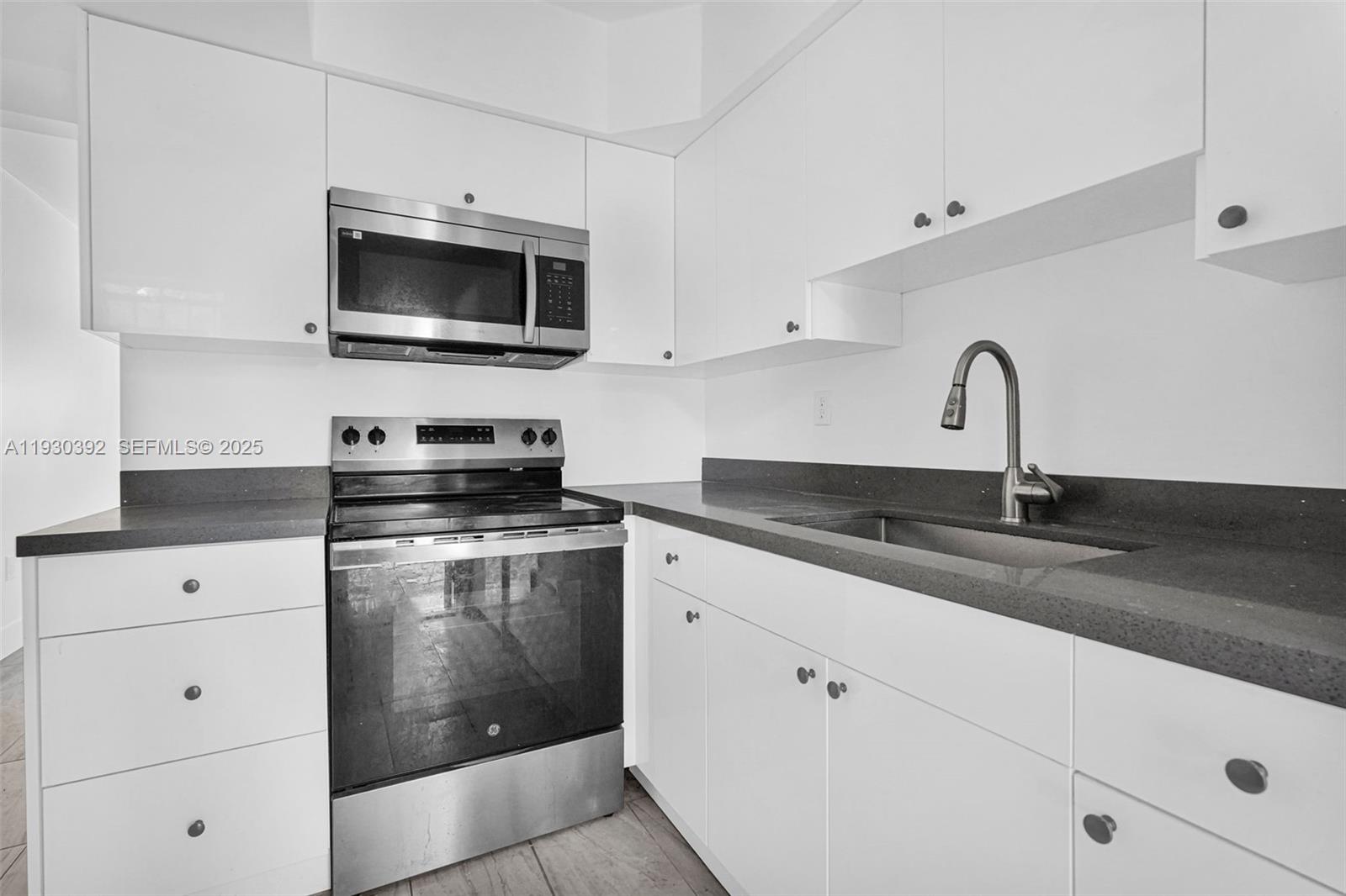 ARCH CREEKS ESTATES - Residential Lease