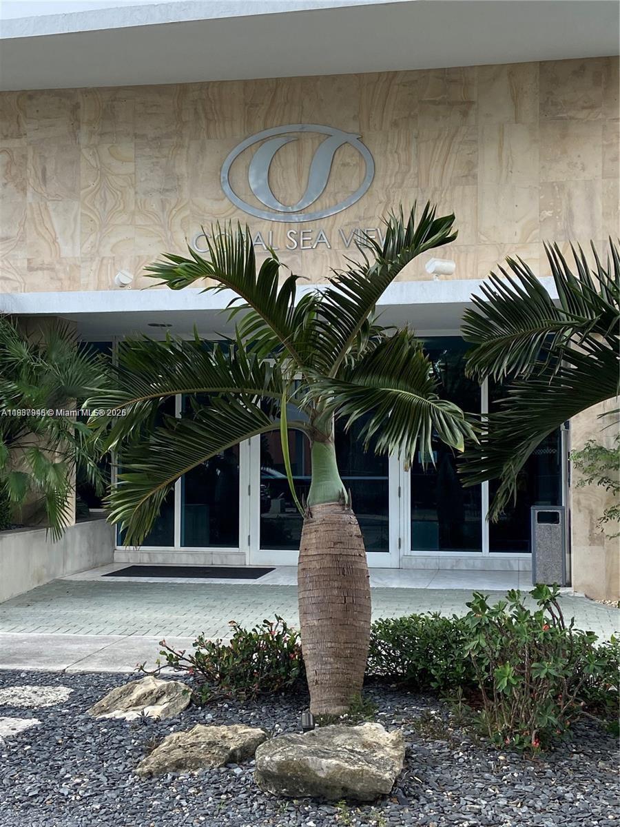 Rare 1-bed, 1-bath gem in a boutique building in The Roads! Enjoy an incredible terrace, marble floors, and an updated kitchen & bath with a walk-in closet. Rooftop pool and assigned parking included. Perfectly situated near Brickell, Coral Gables, and Coconut Grove, offering easy access to dining, shopping, and entertainment.
