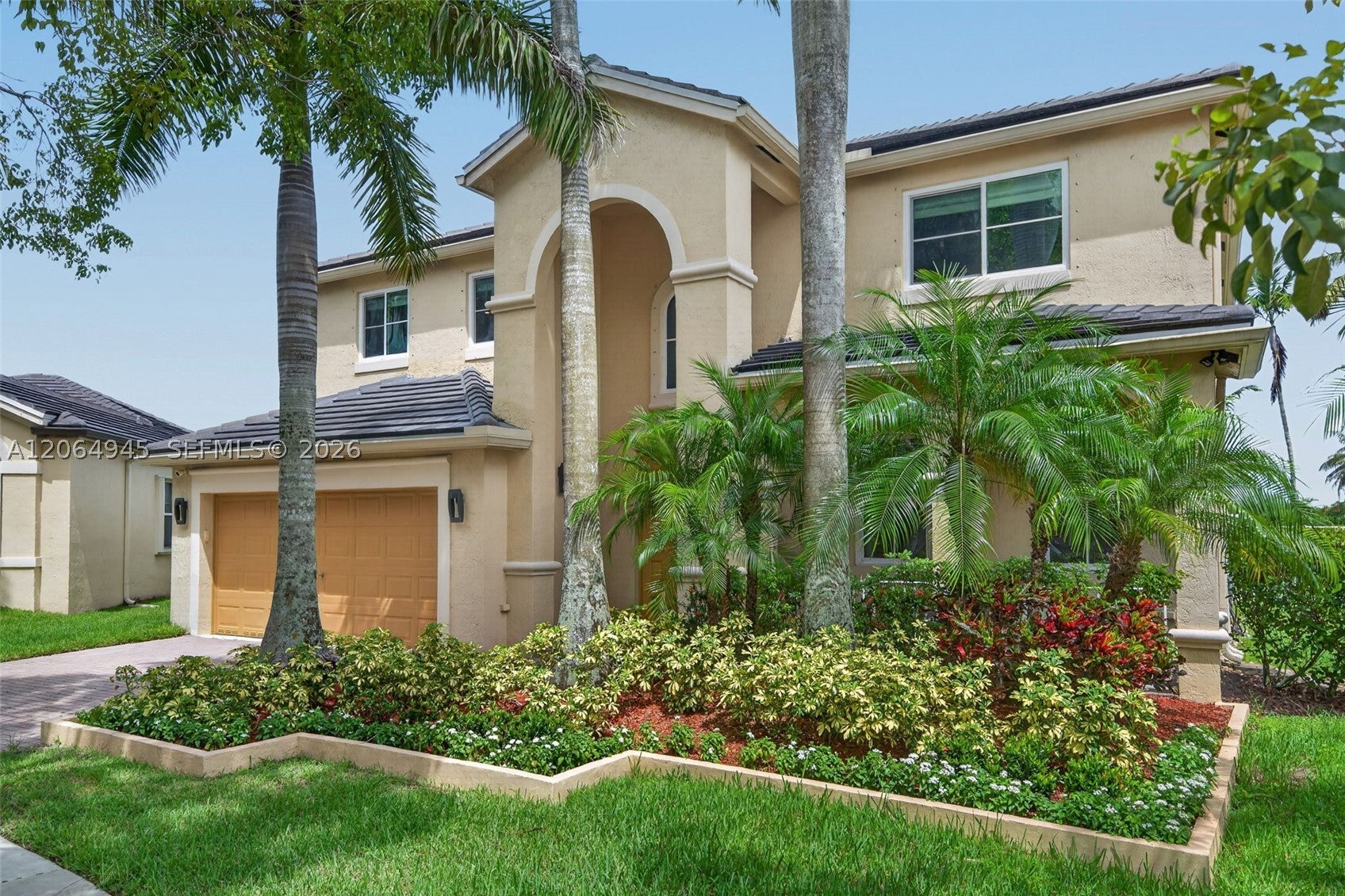 1038 Lavender Cir, Weston FL 33327